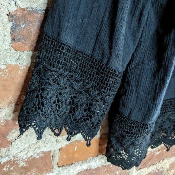 American Eagle Black Boho Crochet Lace Trim Button Down Peasant Top M/M - Picture 2 of 9